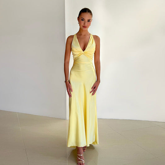 Alessara Satin Maxi-Kleid mit Rückenfrei-Design
